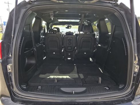 Used 2020 Chrysler Pacifica Touring-L image 16