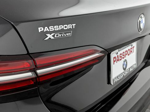 Used 2025 BMW 530i xDrive w/ Premium Package image 10