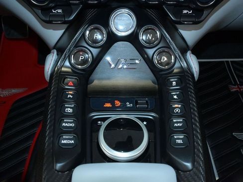 Used 2023 Aston Martin V12 Vantage Roadster RWD image 41