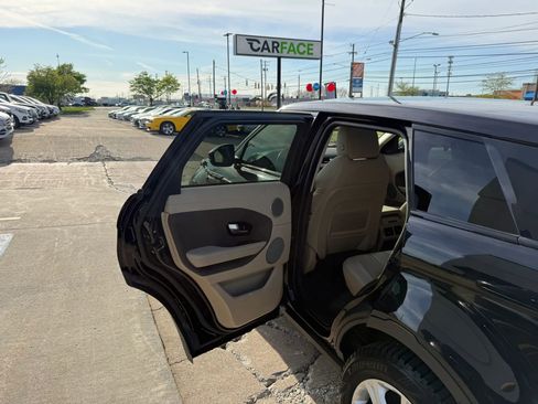 Used 2017 Land Rover Range Rover Evoque SE AWD/4WD image 21