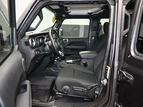 Used 2021 Jeep Wrangler Unlimited Sahara AWD/4WD image 12