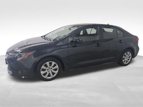 Used 2022 Toyota Corolla LE FWD image 1
