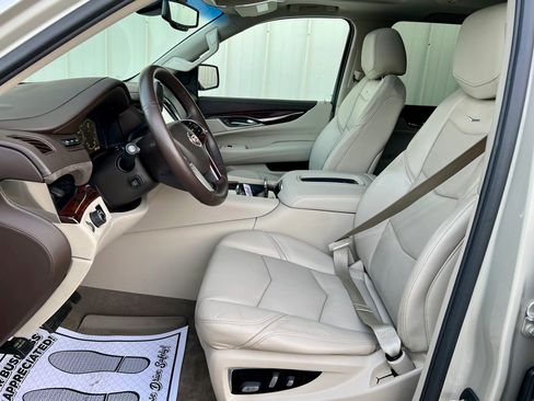 Used 2015 Cadillac Escalade Luxury image 35