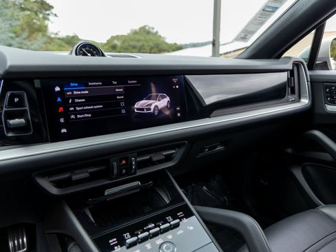 Certified 2025 Porsche Cayenne S image 36