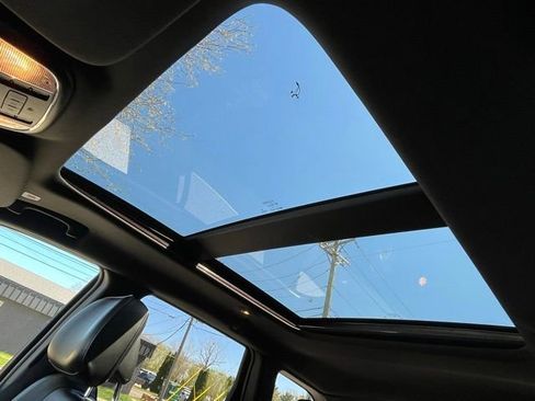 Used 2017 Jeep Grand Cherokee Overland image 18