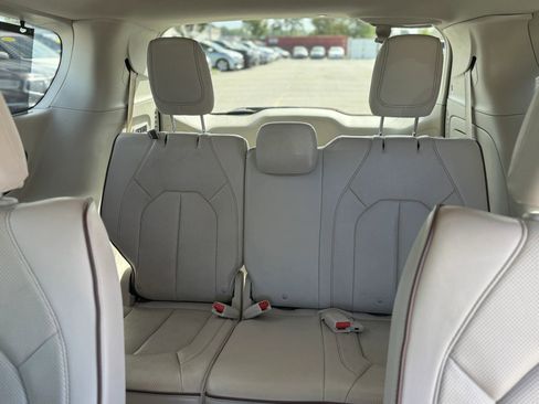 Used 2020 Chrysler Pacifica Limited w/ Advanced Safetytec Group image 20