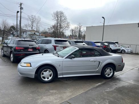Used 2000 Ford Mustang Convertible image 5