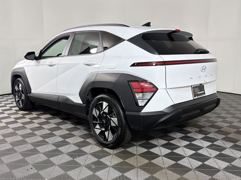 Used 2025 Hyundai Kona SEL FWD image 3