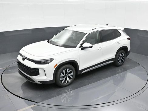 New 2025 Volkswagen Tiguan S FWD image 26