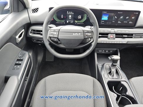 Used 2025 Kia K4 FWD image 12