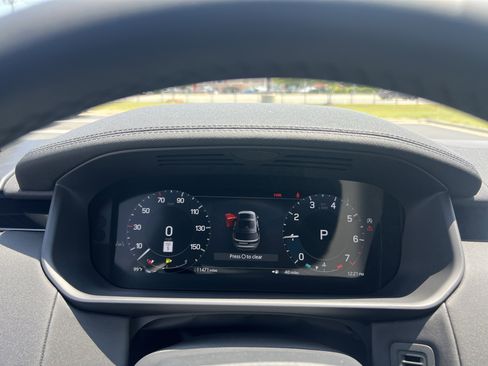 Certified 2025 Land Rover Discovery S AWD/4WD image 24
