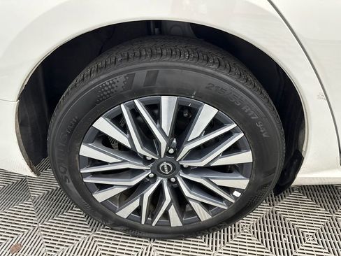 Used 2025 Nissan Altima 2.5 SV image 18