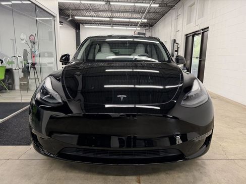 Used 2023 Tesla Model Y Long Range AWD/4WD image 2