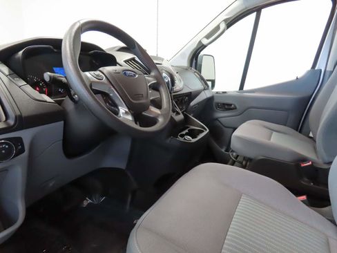 Used 2018 Ford Transit 150 XLT image 9