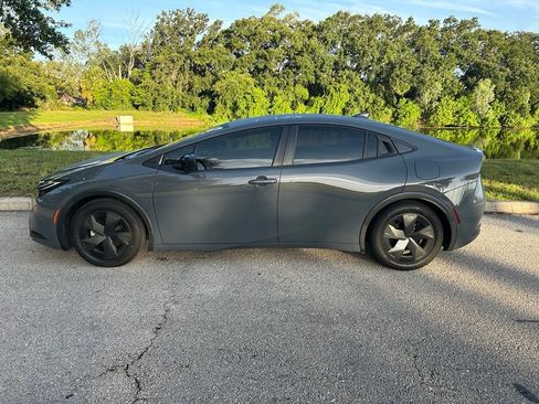 Used 2024 Toyota Prius LE FWD image 3