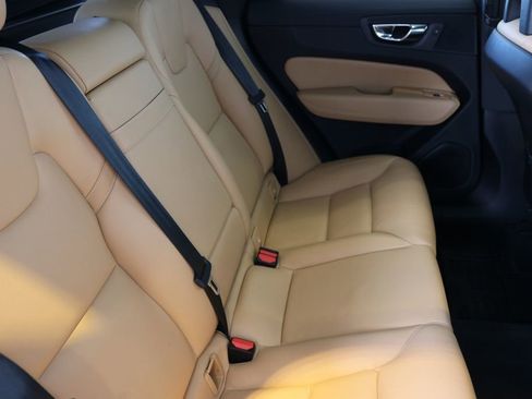 Used 2018 Volvo XC60 T6 Momentum w/ Vision Package image 34