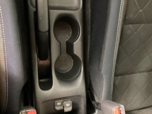Used 2018 Nissan Kicks SV FWD image 25