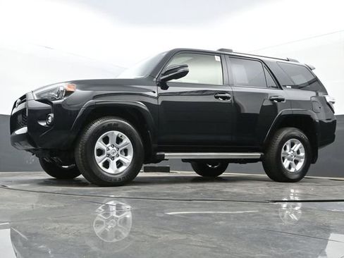 Used 2024 Toyota 4Runner SR5 Premium w/ Moonroof Package AWD/4WD image 28