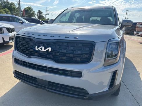 Used 2022 Kia Telluride EX w/ EX Premium Package AWD/4WD image 3