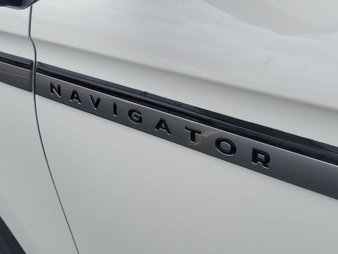 New 2026 Lincoln Navigator Reserve AWD/4WD image 7