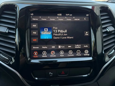 Used 2019 Jeep Cherokee Limited image 27