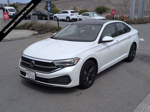 Used 2023 Volkswagen Jetta SE w/ Panoramic Sunroof Package FWD image 1