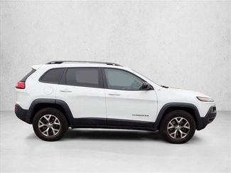 Used 2017 Jeep Cherokee Trailhawk AWD/4WD video 4