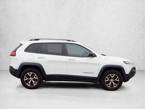 Used 2017 Jeep Cherokee Trailhawk AWD/4WD image 4