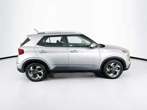 Used 2025 Hyundai Venue SEL FWD image 10