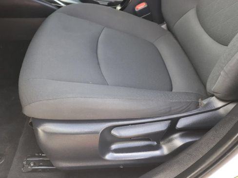 Used 2022 Toyota Corolla LE FWD image 16