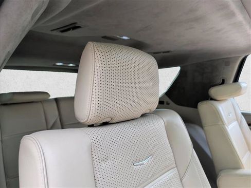 Used 2021 Cadillac Escalade Premium Luxury Platinum AWD/4WD image 17