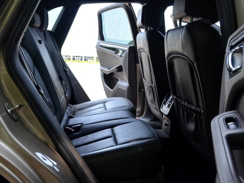 Used 2016 Porsche Macan S image 13