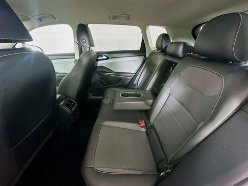 Used 2024 Volkswagen Taos SE image 27