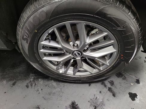 Used 2024 Nissan Rogue S image 10