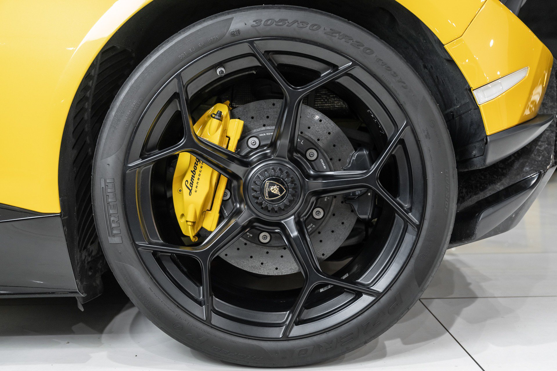 Used 2018 Lamborghini Huracan Performante AWD/4WD image 53