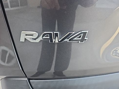 Used 2019 Toyota RAV4 XLE Premium image 13