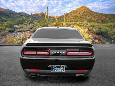 Used 2015 Dodge Challenger SXT RWD image 6