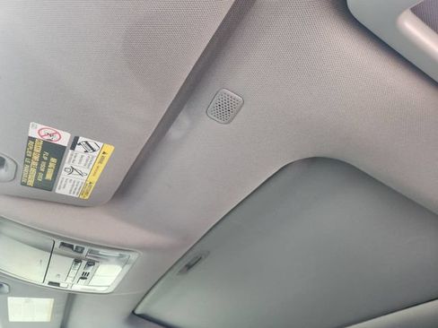 Used 2019 Toyota Highlander XLE FWD image 25