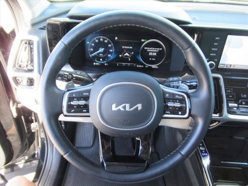 Used 2023 Kia Sorento SX Prestige image 17