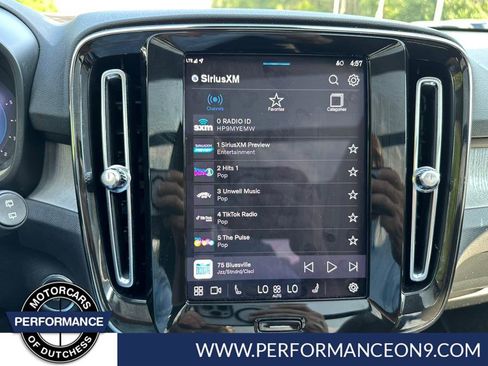 Used 2025 Volvo XC40 B5 Plus image 7