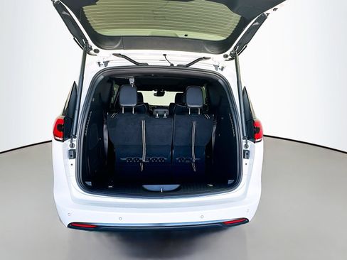 New 2027 Chrysler Pacifica Limited w/ S Appearance Package FWD image 28