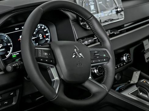 New 2025 Mitsubishi Outlander SEL image 17