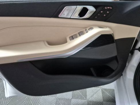 Used 2022 BMW X7 M50i image 13