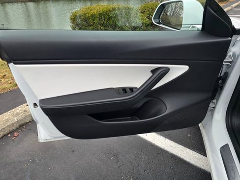 Used 2020 Tesla Model 3 Standard Range Plus image 19