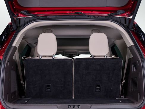 Used 2023 Ford Explorer Platinum w/ Technology Package image 7