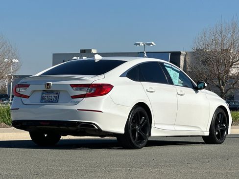 Used 2018 Honda Accord Sport image 4