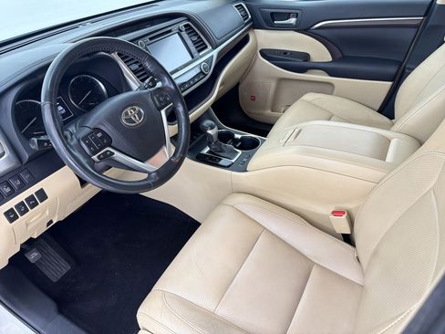 Used 2015 Toyota Highlander Limited Platinum AWD/4WD image 4