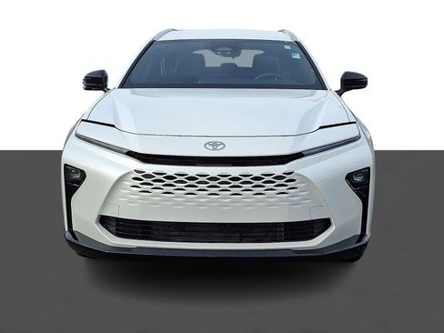 Used 2025 Toyota Crown Signia image 2