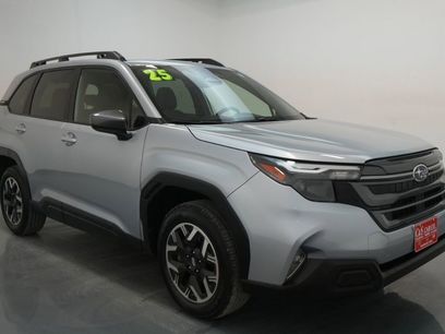 Used 2025 Subaru Forester Premium w/ Convenience Package #1