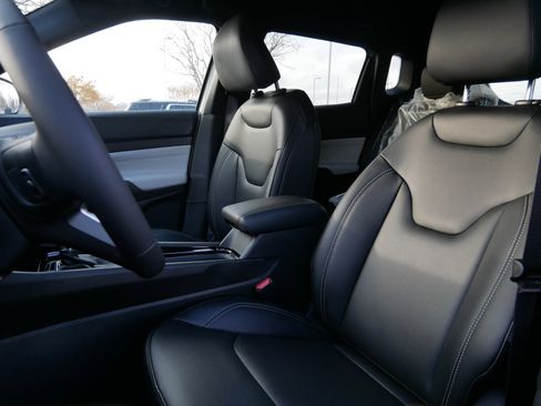 New 2026 Jeep Compass Limited image 9